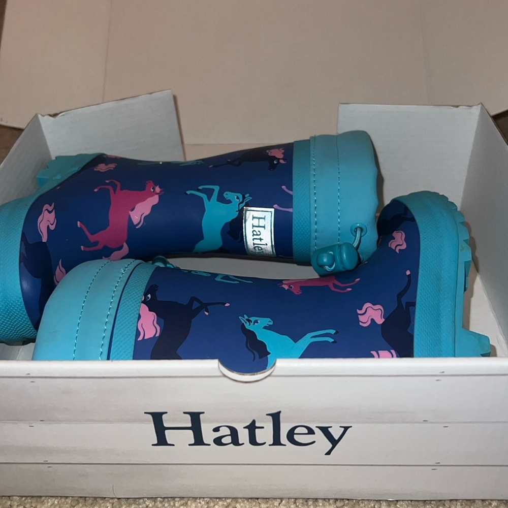 Hatley sherpa lined rainboots with toggle drawstring, horse print, size 7, EUC